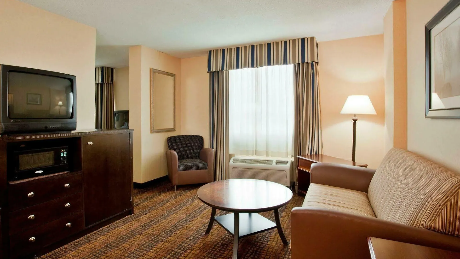 Holiday Inn Express Richmond - Midtown By Ihg Dumbarton United States